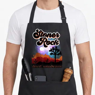 Tablier de cuisine noir avec illustration de désert, arbre Joshua et texte Stoner Rock Desert Soundwaves.