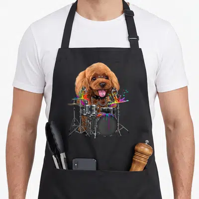 Tablier de cuisine noir avec un caniche punk rock jouant de la batterie colorée.