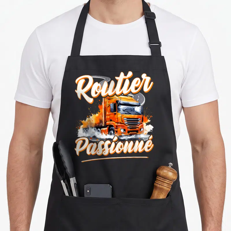 Tablier de cuisine noir avec illustration de camion orange et texte Routier Passionné en blanc et orange.
