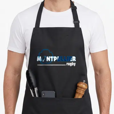 Tablier de cuisine noir avec logo Montpellier rugby en bleu et blanc sur fond uni.