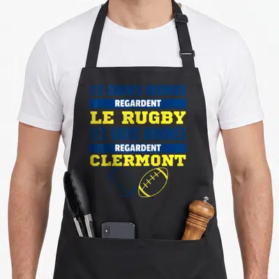 Tablier de cuisine noir avec inscription Les hommes normaux regardent le rugby les vrais hommes regardent Clermont et deux ballons.