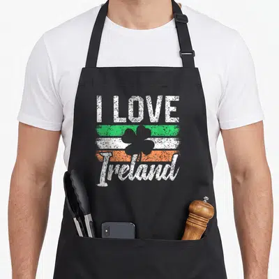Tablier de cuisine noir avec inscription I Love Ireland et trèfle sur bandes vertes blanches oranges