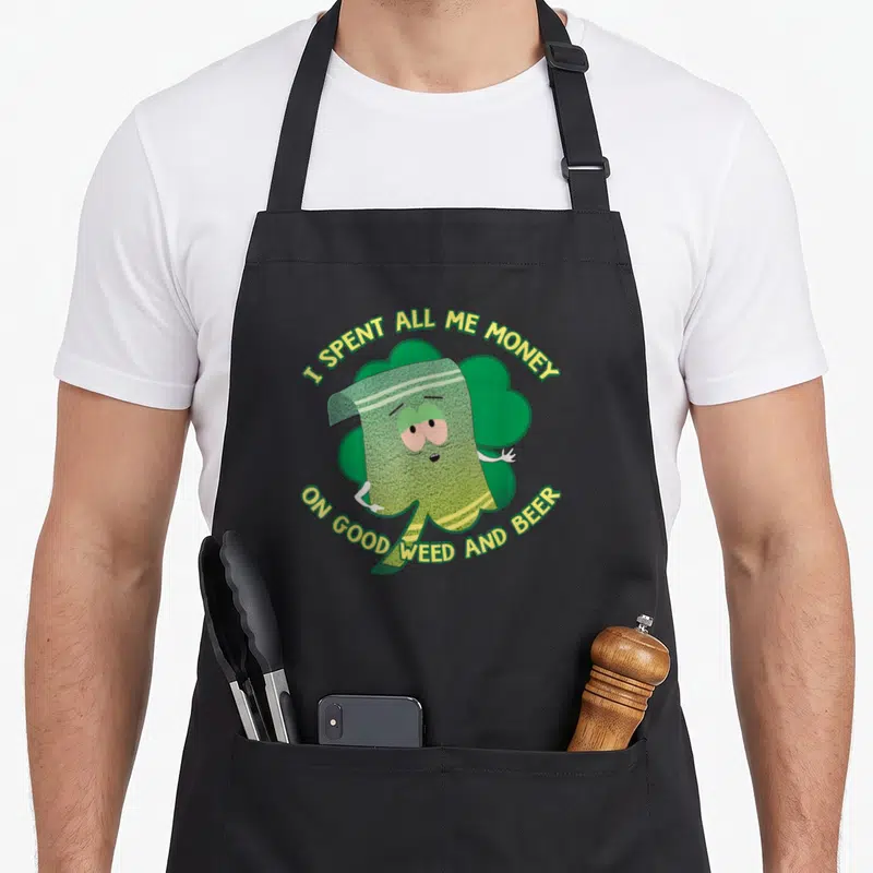 Tablier de cuisine noir avec towelie vert sur trèfle et texte jaune I SPENT ALL ME MONEY ON GOOD WEED AND BEER
