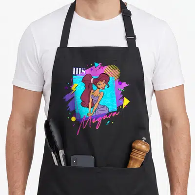 Tablier de cuisine noir avec illustration rétro de Megara, texte His Megara et motifs géométriques colorés.