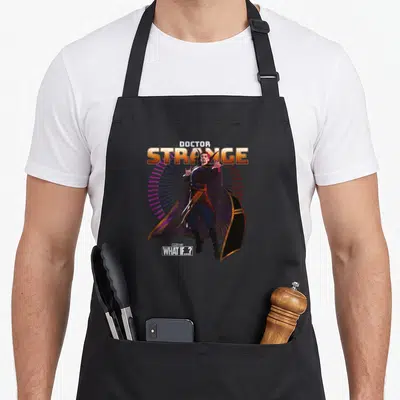 Tablier de cuisine noir avec illustration Doctor Strange What If et cape violette rayonnée.