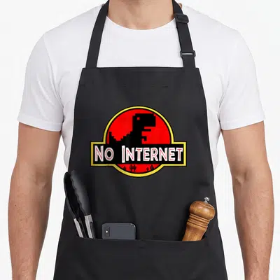 Tablier de cuisine noir avec logo circulaire rouge No Internet et dinosaure pixelisé jaune et noir.