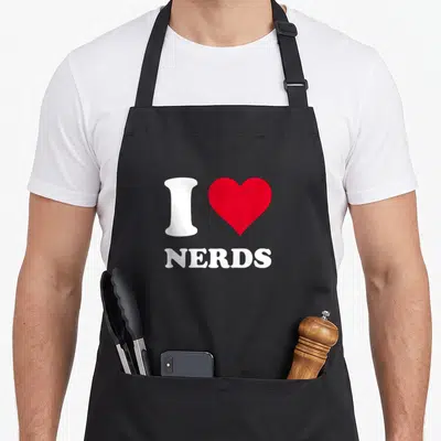 Tablier de cuisine noir avec inscription blanche I cœur rouge NERDS sur le devant