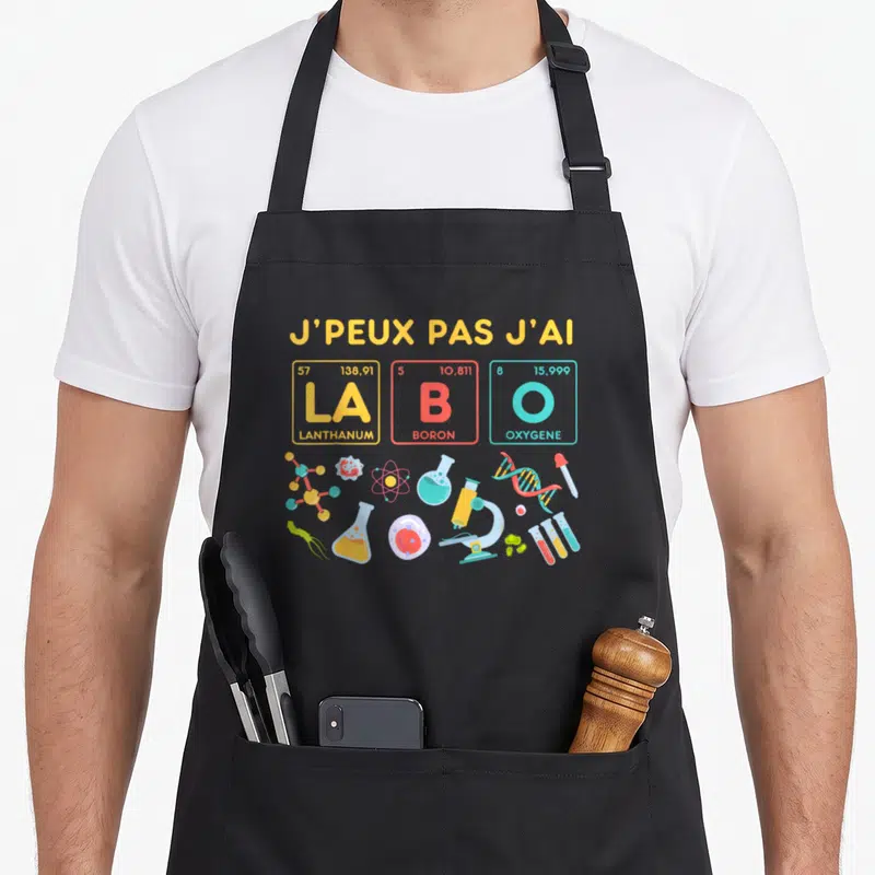 Tablier de cuisine noir avec inscription J'peux pas j'ai La Bo O et illustrations scientifiques colorées.
