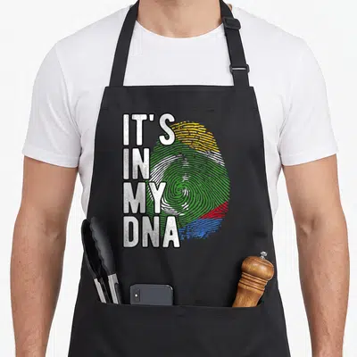 Tablier de cuisine noir avec inscription blanche It's in my DNA et empreinte digitale tricolore.