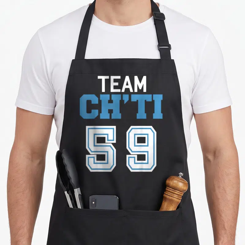 Tablier de cuisine noir avec l'inscription Team Ch'ti 59 en blanc et bleu style maillot sportif.