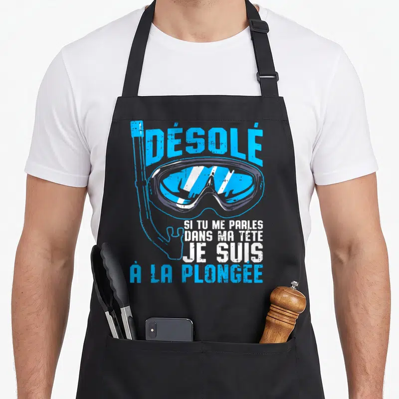 Tablier de cuisine noir avec masque de plongée bleu et texte humoristique en blanc et cyan.