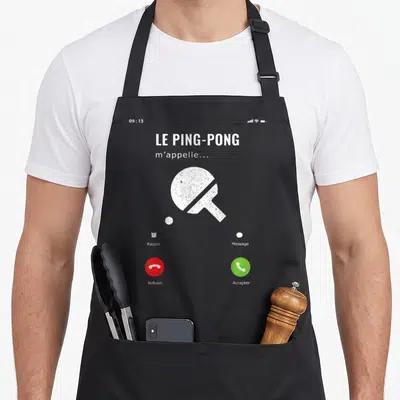 Tablier de cuisine noir avec illustration d'un écran de téléphone affichant un appel du ping-pong et les options Refuser ou Accepter.