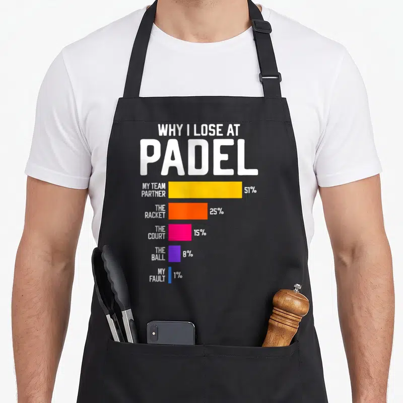 Tablier de cuisine noir avec graphique Why I lose at Padel et barres colorées illustrant les excuses.