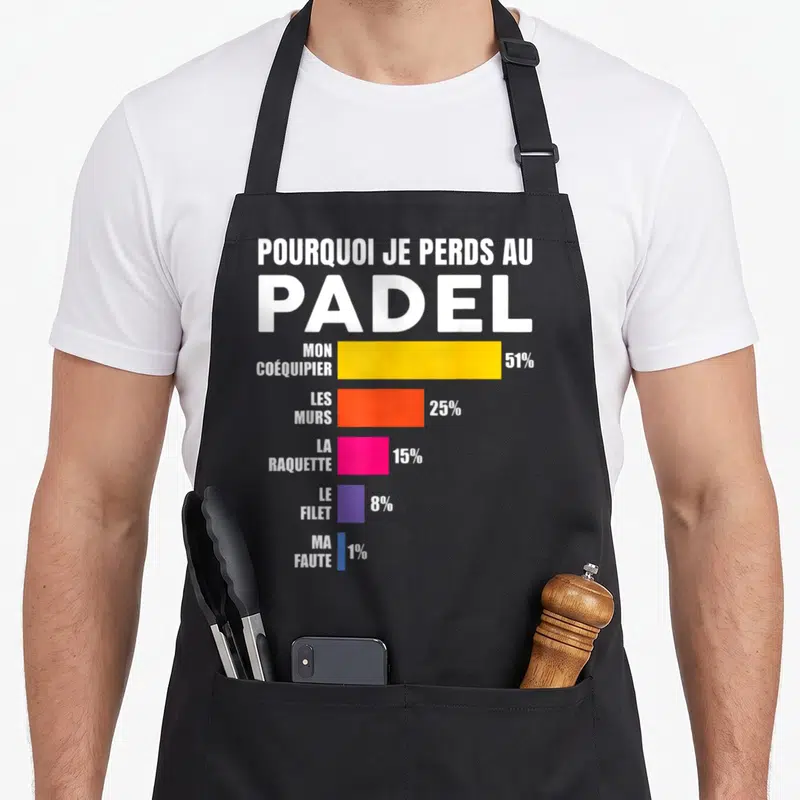 Tablier de cuisine noir avec un graphique coloré expliquant pourquoi on perd au padel en attribuant la faute au partenaire.