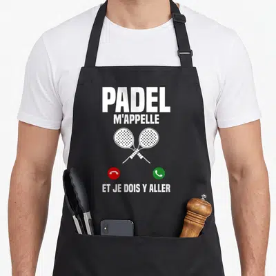 Tablier de cuisine noir avec deux raies de padel croisées et des icônes de téléphone rouge et vert.