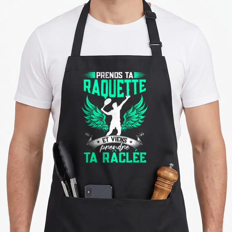 Tablier de cuisine noir avec silhouette ailée tenant une raquette et le texte Prends ta raquette et viens prendre ta râclée en vert menthe.