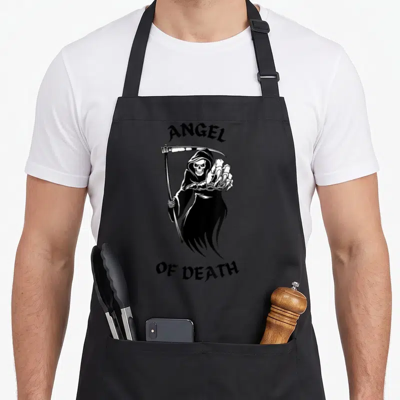Tablier de cuisine noir avec illustration blanche d'un ange de la mort tenant une faucille et le texte Angel of Death.