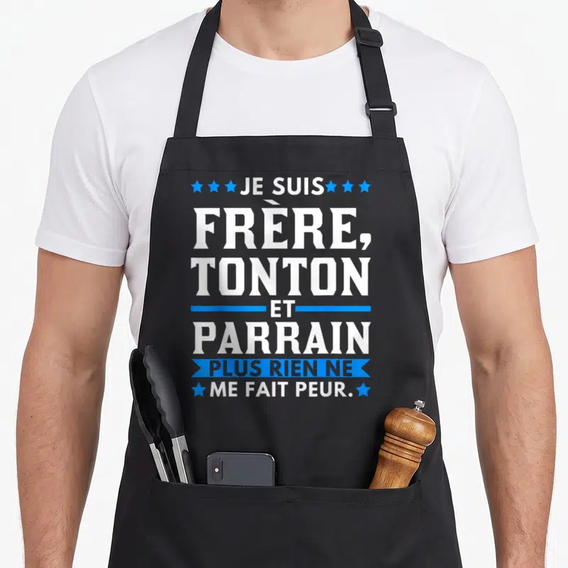 Tablier de cuisine noir avec inscription blanche et accents bleus célébrant les rôles de frère tonton et parrain