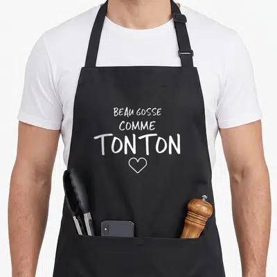Tablier de cuisine noir avec texte Beau gosse comme tonton et un petit cœur en dessous.