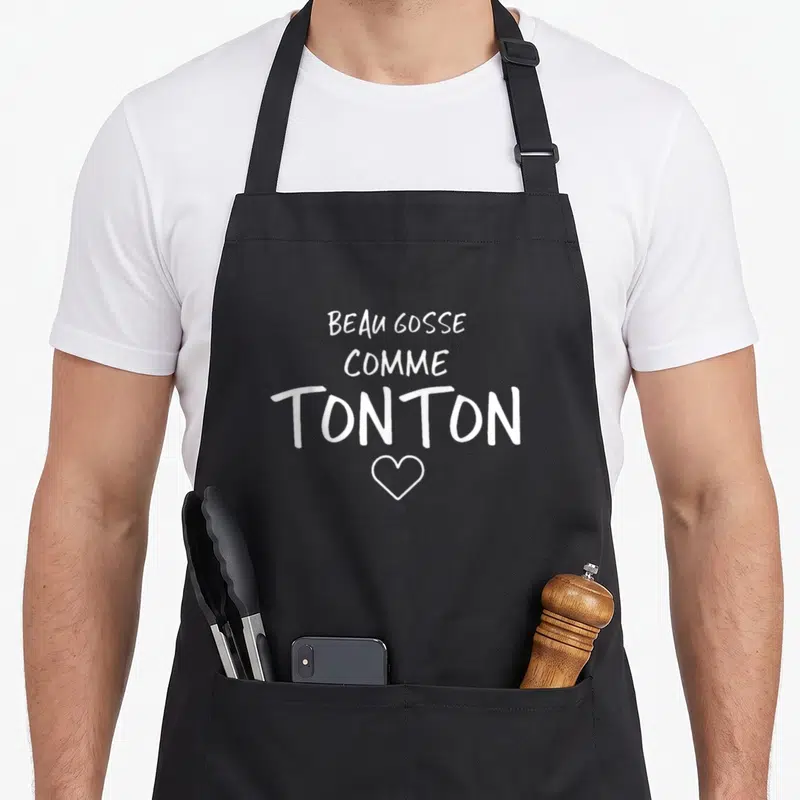 Tablier de cuisine noir avec texte Beau gosse comme tonton et un petit cœur en dessous.