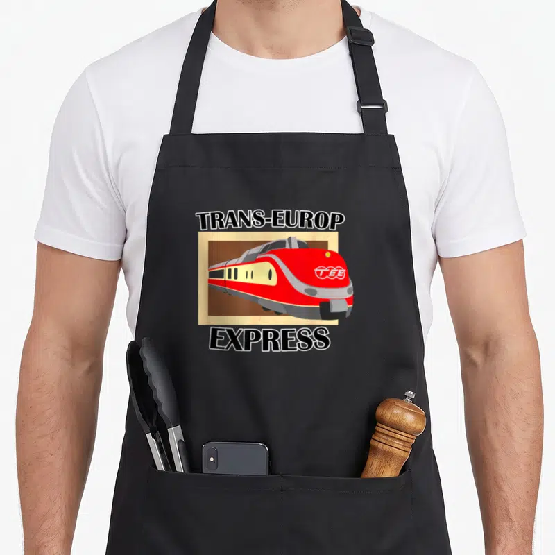 Tablier de cuisine noir avec illustration d'un train Trans-Europ-Express rouge et texte vintage en haut et en bas.