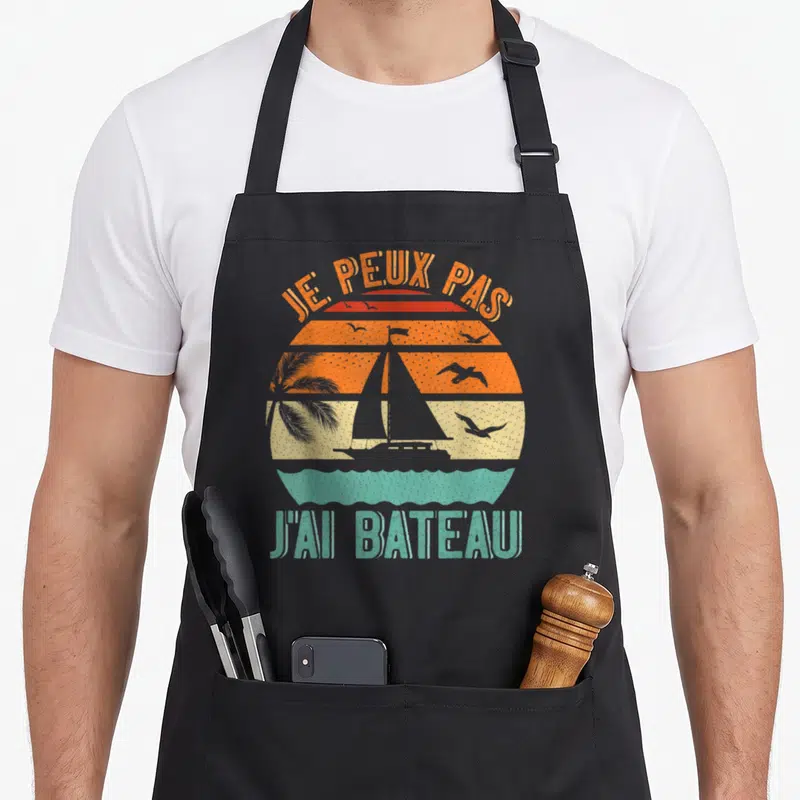 Tablier de cuisine noir avec illustration vintage d'un bateau à voile et texte Je peux pas j'ai bateau à voile capitaine navire.