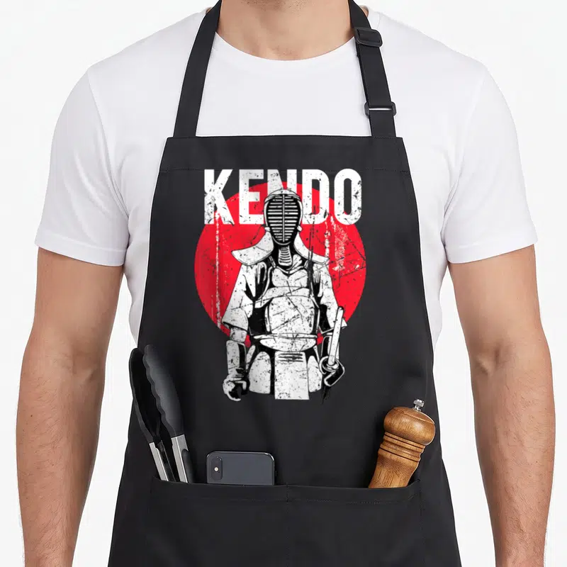 Tablier de cuisine noir avec illustration d'un kendoïka et le texte KENDO Japan Samurai Arts Martiaux Training.