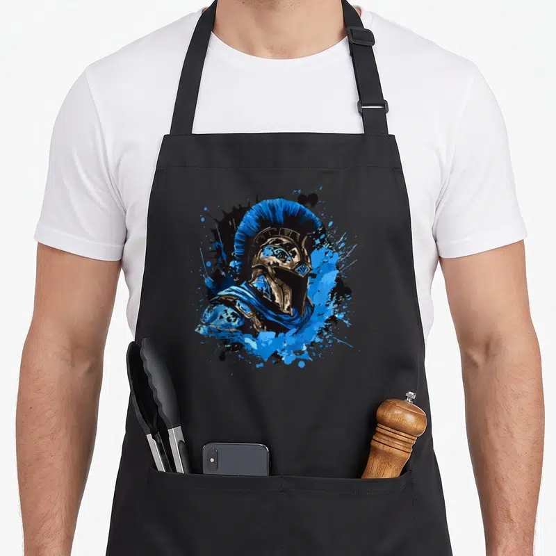 Tablier de cuisine noir avec illustration d'un casque spartiate aux éclats bleus et noirs.