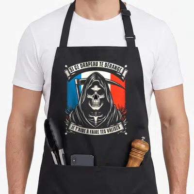 Tablier de cuisine noir avec un crâne de la mort sur fond tricolore et texte humoristique.