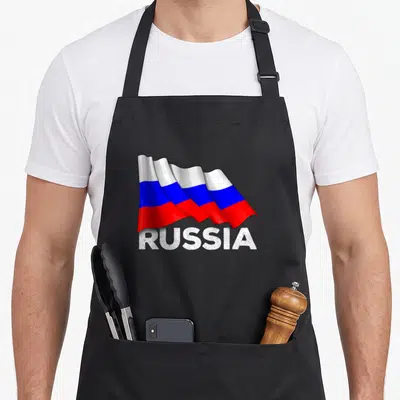 Tablier de cuisine noir avec un drapeau de Russie ondulé et l'inscription RUSSIA en blanc.
