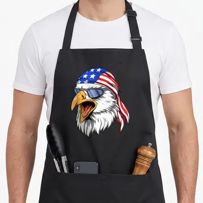 Tablier de cuisine noir avec tête d'aigle américain bandana étoiles rayures et lunettes de soleil bleues.