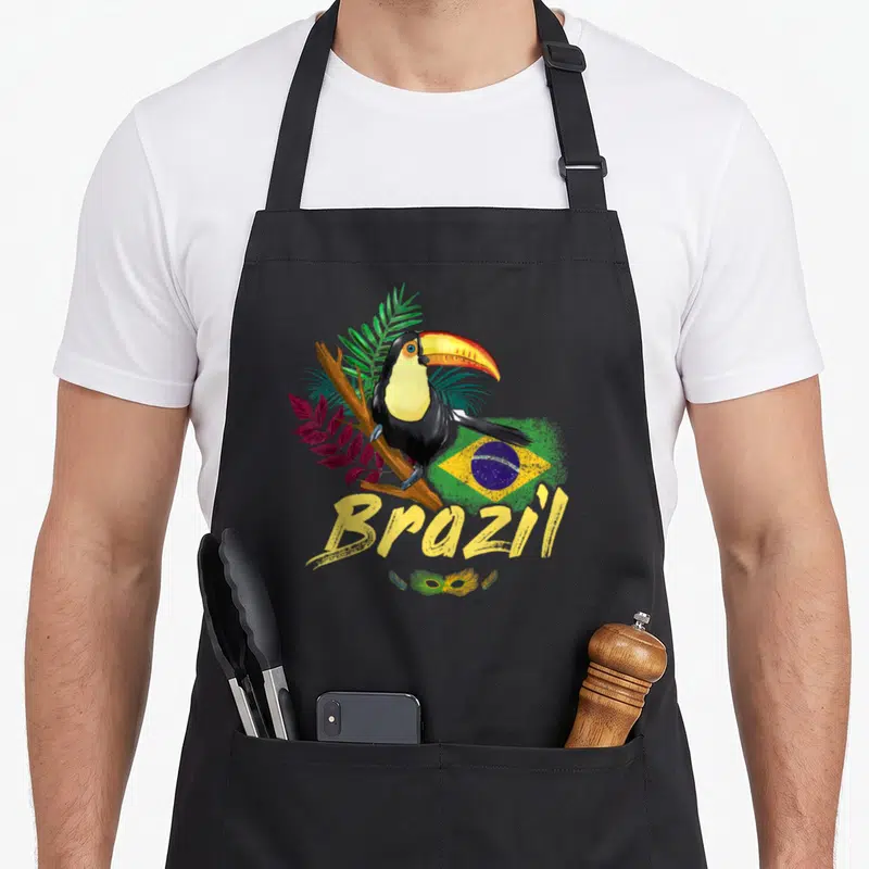 Tablier de cuisine noir avec illustration d'un toucan, drapeau du Brésil, texte Brazil et masque de carnaval en bas.