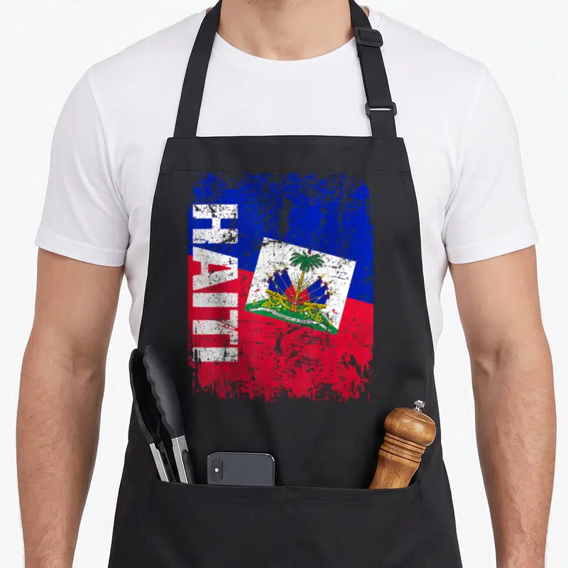 Tablier de cuisine noir avec drapeau Haïti vintage et inscription HAITI verticale en blanc sur fond bleu et rouge.