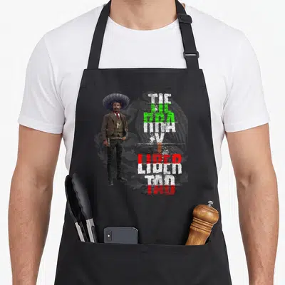 Tablier de cuisine noir avec illustration d'Emiliano Zapata et texte vertical Tierra y Libertad aux couleurs du drapeau mexicain.
