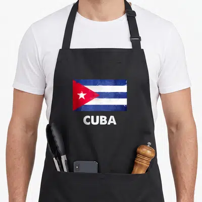 Tablier de cuisine noir avec illustration du drapeau cubain et le texte CUBA imprimé en blanc sous le motif.