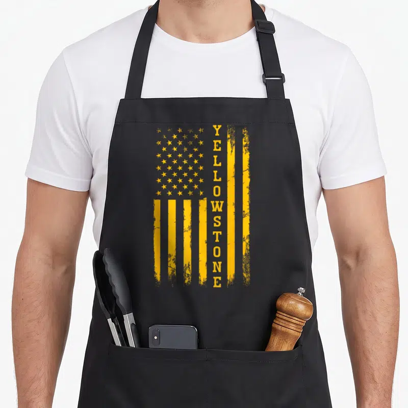 Tablier de cuisine noir avec drapeau américain jaune et inscription Yellowstone verticale sur le côté droit.