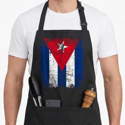 Tablier de cuisine noir avec le drapeau de Cuba stylisé effet vieilli et délavé