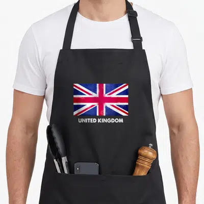 Tablier de cuisine noir avec le drapeau United Kingdom en couleur et l'inscription blanche UNITED KINGDOM en bas.