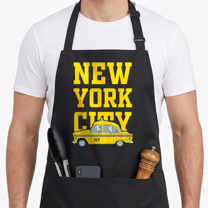 Tablier de cuisine noir avec inscription New York City et illustration de taxi jaune classique.