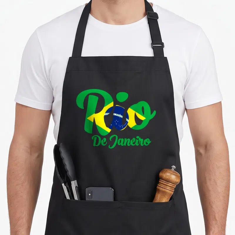 Tablier de cuisine noir avec typographie verte Rio de Janeiro intégrant le drapeau brésilien et sa devise nationale.