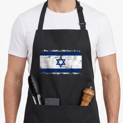 Tablier de cuisine noir avec le drapeau israélien en version vintage aux couleurs bleu et blanc.