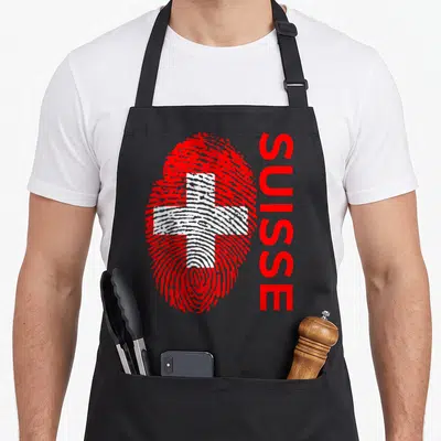Tablier de cuisine noir avec une grande empreinte digitale rouge contenant une croix blanche et le mot Suisse en lettres rouges.