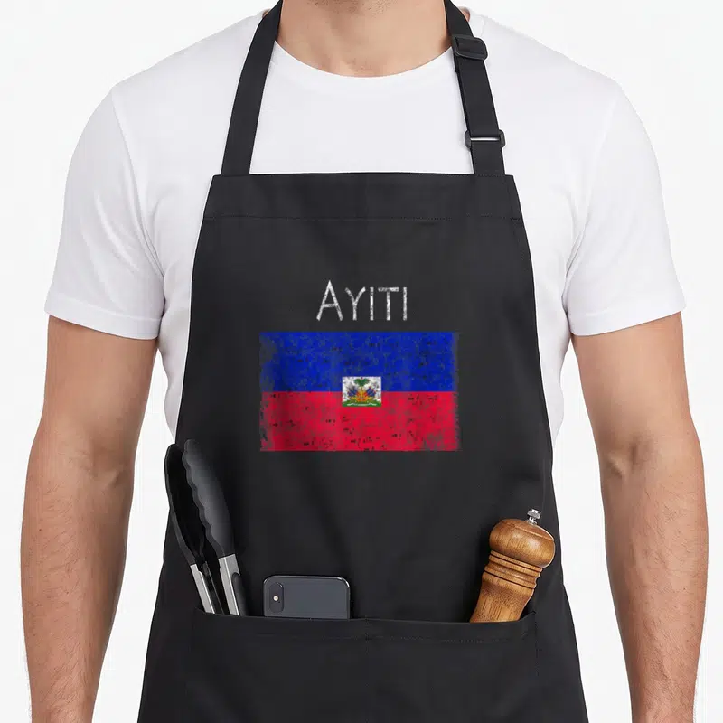 Tablier de cuisine noir avec l'inscription Ayiti et le drapeau Haiti en style vintage bleu rouge et blanc.