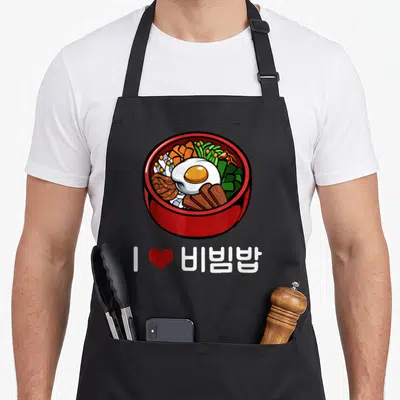 Tablier de cuisine noir avec illustration d'un bol rouge de bibimbap et texte blanc I Love