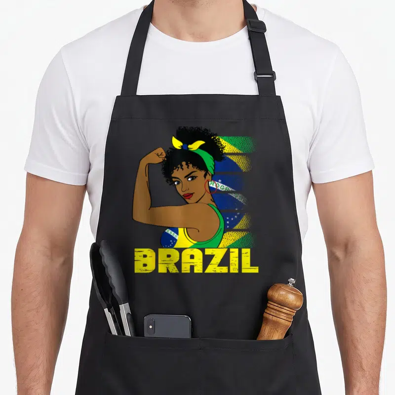 Tablier de cuisine noir avec illustration d'une Fille Brésil et le mot BRAZIL en lettres jaunes.
