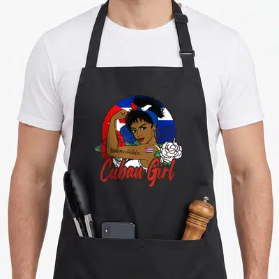 Tablier de cuisine noir avec illustration Cuban Girl, drapeau cubain et roses colorées.