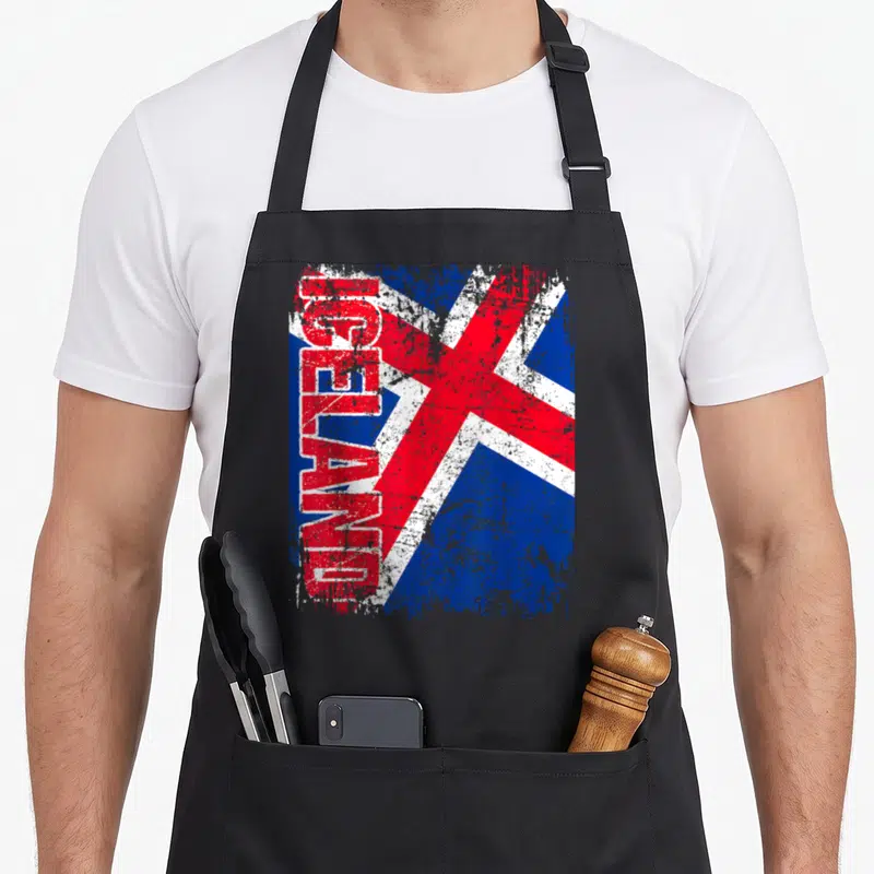 Tablier de cuisine noir avec drapeau Iceland Islande et texte vertical rouge délavé.