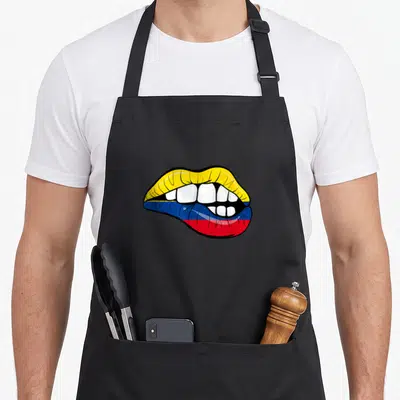 Tablier de cuisine noir avec illustration de lèvres aux couleurs jaune bleu et rouge du drapeau colombien