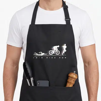 Tablier de cuisine noir avec silhouettes blanches nageur cycliste coureur et texte Swim Bike Run
