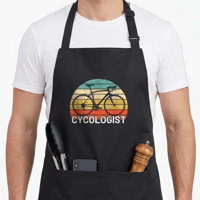 Tablier de cuisine noir avec illustration vintage d'un vélo et le mot Cycologiste en blanc.